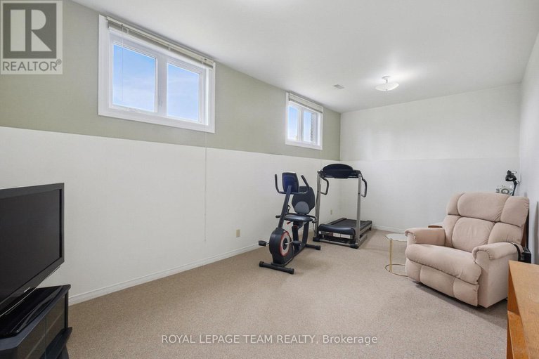 28816366/8665-russell-road/sarsfieldbearbrook/ottawa/ontario/K4B0J7_25