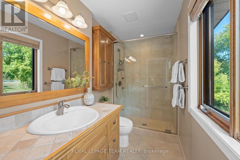 28884146/1376-river-road/manotick-east-to-manotick-station/ottawa/ontario/K4M1B4_28