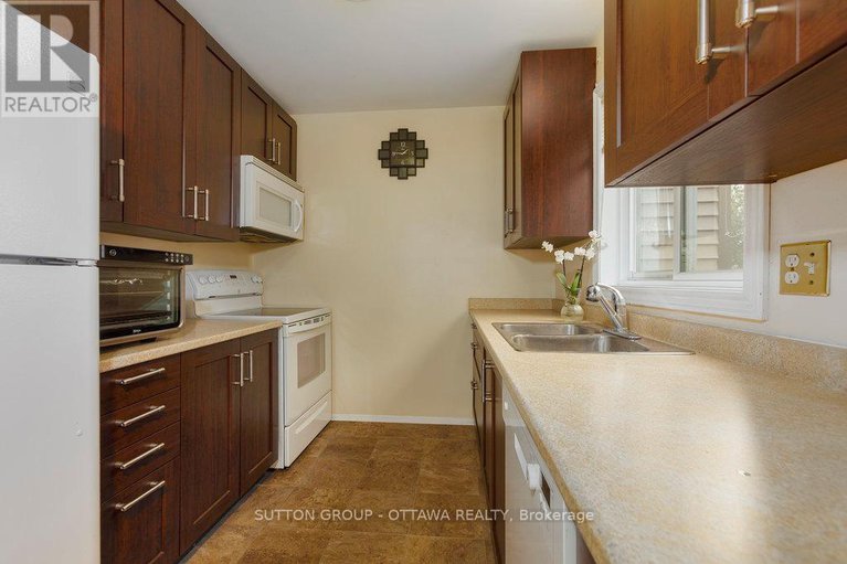 28553457/1951-greenvale-lane/chateauneuf/ottawa/ontario/K1C6E2_13