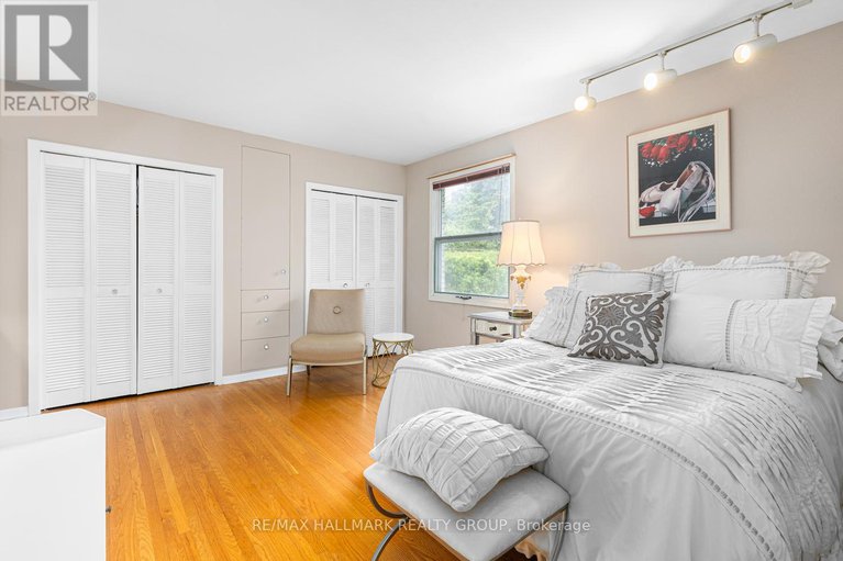 28574770/2435-georgina-drive/whitehaven/ottawa/ontario/K2B7N1_24