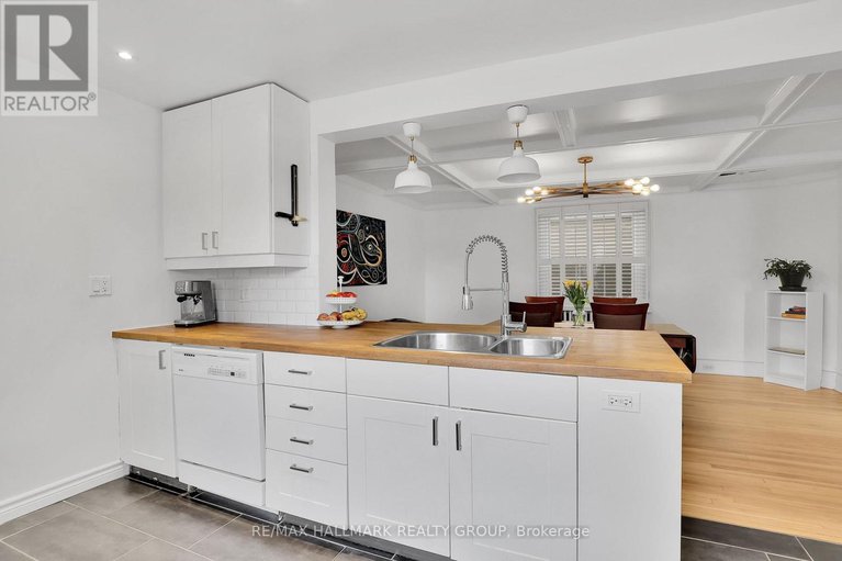 29565294/105-queen-mary-street/overbrookcastle-heights/ottawa/ontario/K1K1X4_17