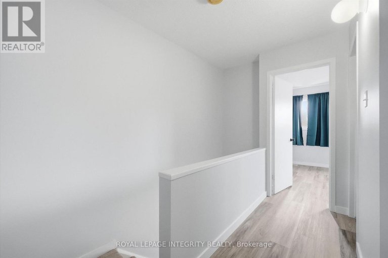 29437304/5-228-millroad-way/chatelaine-village/ottawa/ontario/K1E2C9_19