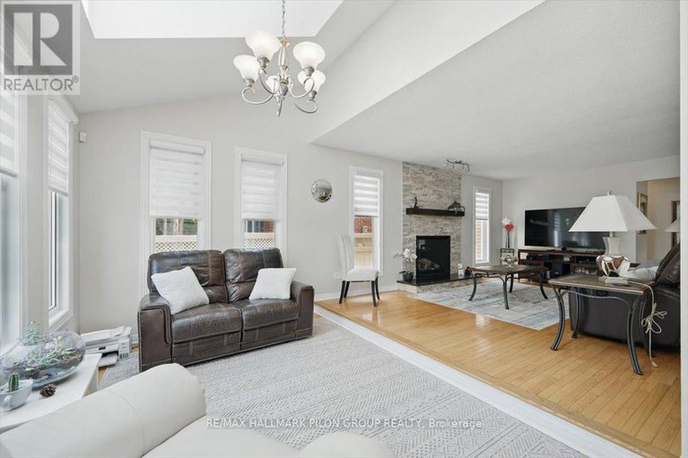28453219/54-fardon-way/hunt-club-park/ottawa/ontario/K1G4N4_14