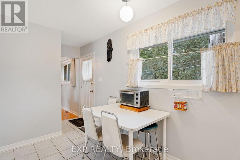 29114115/1233-meadowlands-drive-e/city-viewskylinefisher-heightsparkwood-hills/ottawa/ontario/K2E6K2_17