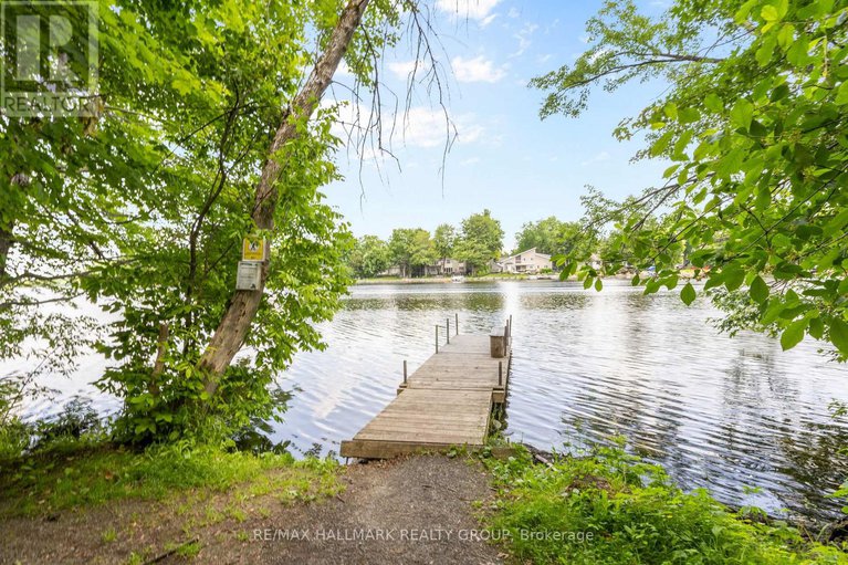 28509464/6431-clingin-lane/manotick-south-to-roger-stevens/ottawa/ontario/K4M1B3_38