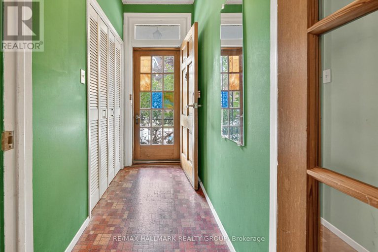 28573954/343-somerset-street-e/sandy-hill/ottawa/ontario/K1N6W6_2