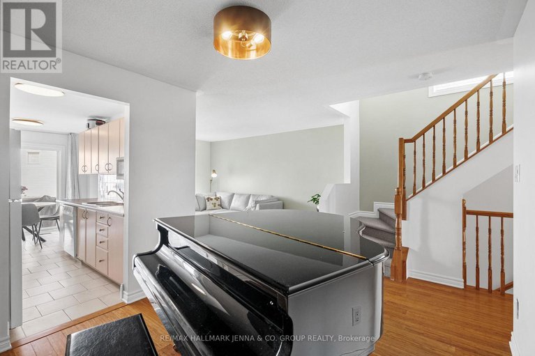 28318968/277-catamount-court/emerald-meadowstrailwest/ottawa/ontario/K2M0A9_9