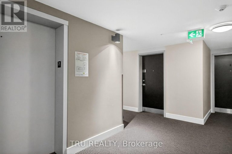 29152205/207-2785-baseline-road-s/redwood-park/ottawa/ontario/K2H1G9_4