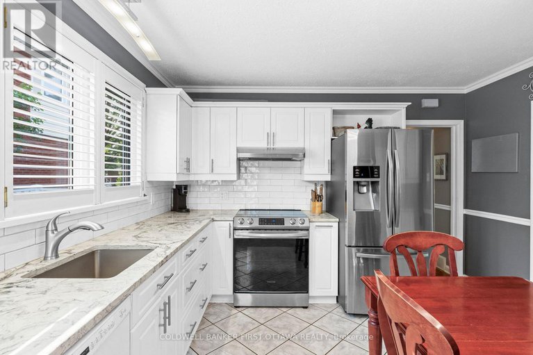 28466131/2024-corry-street/elmvale-acres/ottawa/ontario/K1G2M5_13