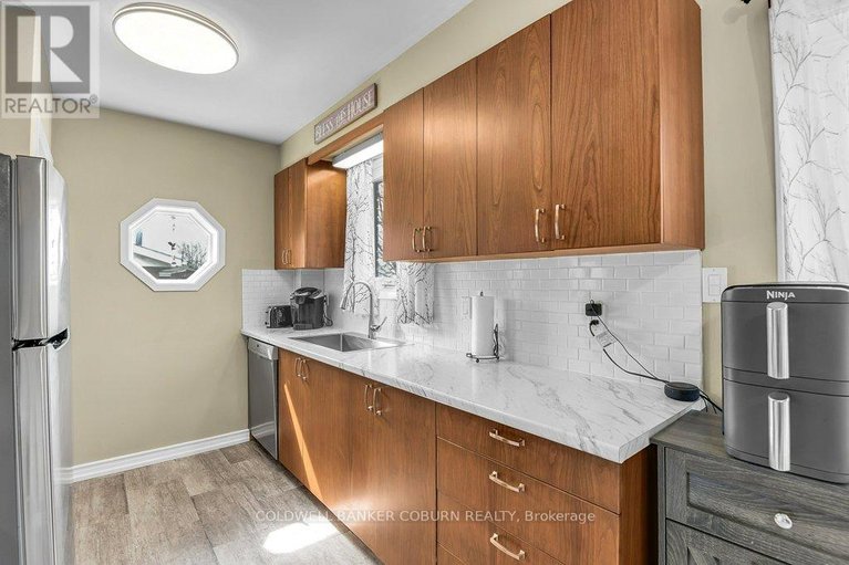 29564616/56-meikle-street/morrisburg/south-dundas/ontario/K0C1X0_14