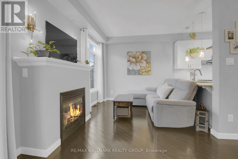 28591389/585-barrick-hill-road/emerald-meadowstrailwest/ottawa/ontario/K2M0B4_7