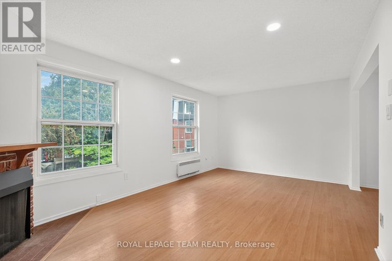28827776/9-moorside-private/carleton-heights/ottawa/ontario/K2C3P4_8