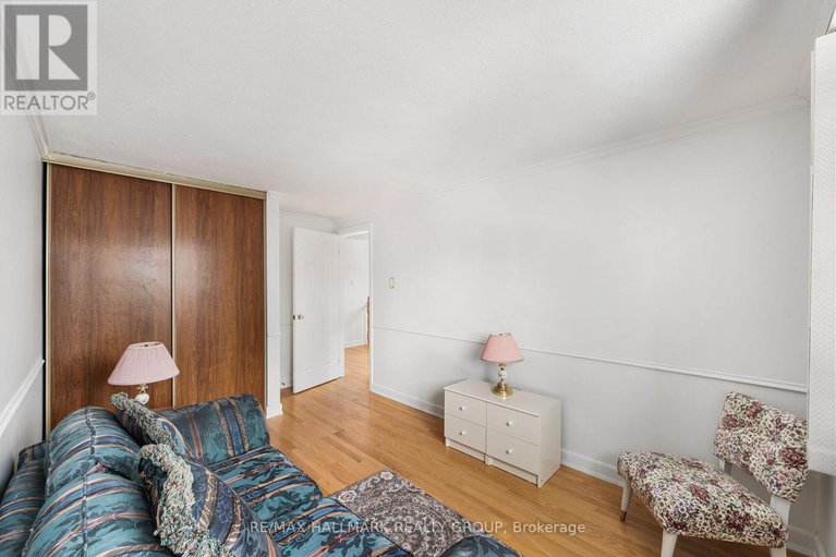 29434768/1177-st-moritz-crescent-n/convent-glen-north/ottawa/ontario/K1C2B2_34