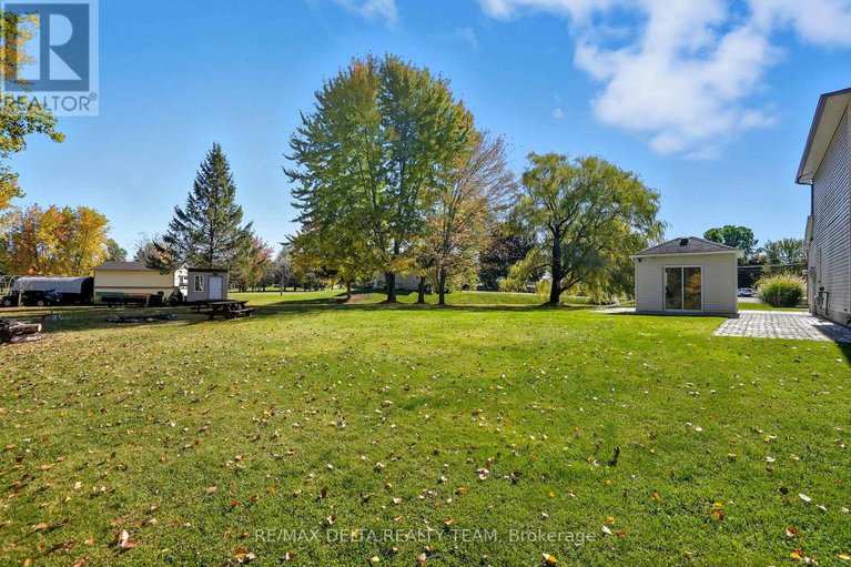29027836/1099-des-erables-court/clarencerockland-twp/clarence-rockland/ontario/K4K1K9_36