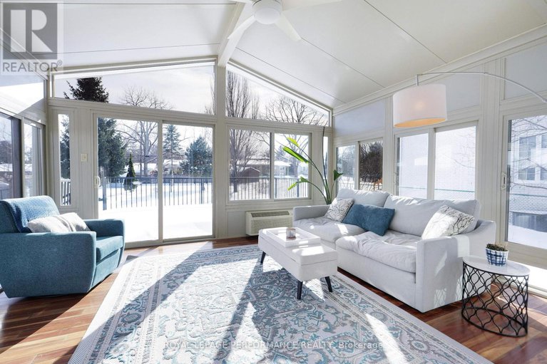 29348584/328-pleasant-park-road/alta-vistafaircrest-heights/ottawa/ontario/K1H5M8_14