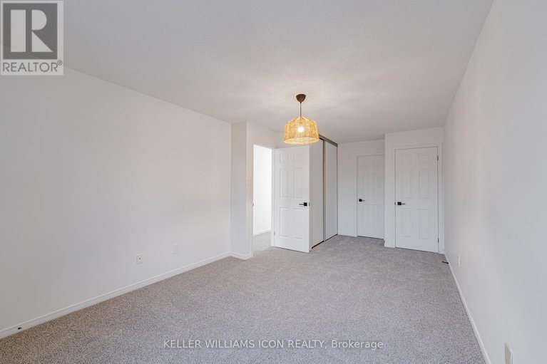 29304812/32-ashpark-crescent/hunt-club-parkgreenboro/ottawa/ontario/K1T3N8_22