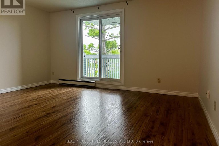 28795626/408-214-viewmount-drive/borden-farmstewart-farmcarleton-heightsparkwood-hills/ottawa/ontario/K2E7X3_8