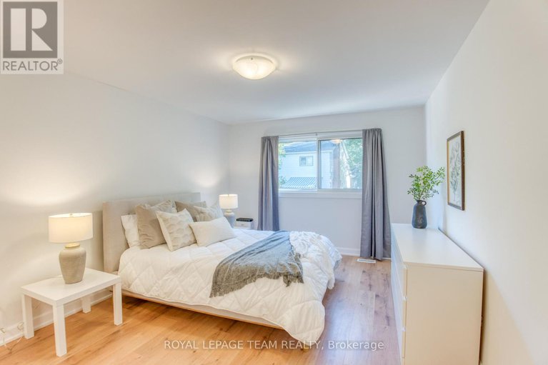 28847948/21-equestrian-drive/bridlewood/ottawa/ontario/K2M1B8_24