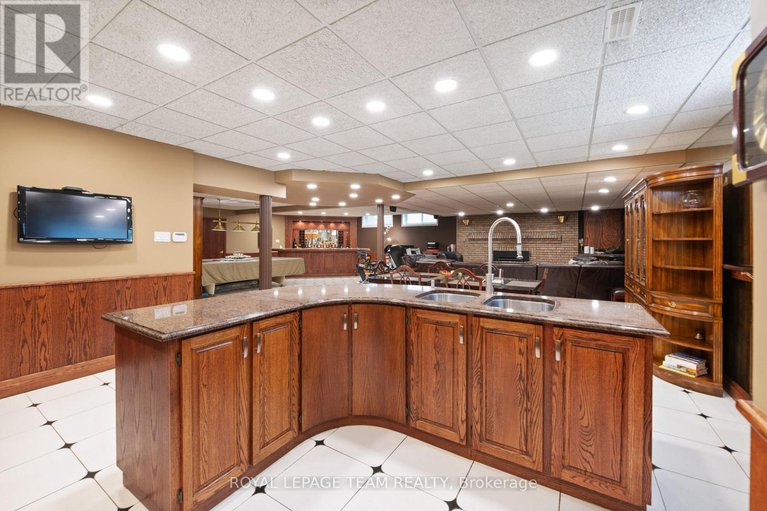 28150557/10-nancy-avenue/sheahan-estatestrend-village/ottawa/ontario/K2H8L4_35