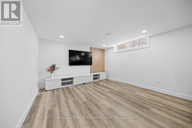 29297114/20-whitburn-crescent/crystal-beach/ottawa/ontario/K2H5K6_31