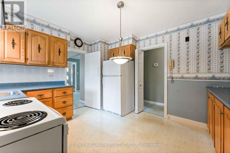 28702014/2055-neepawa-avenue/carlingwood/ottawa/ontario/K2A3L7_8