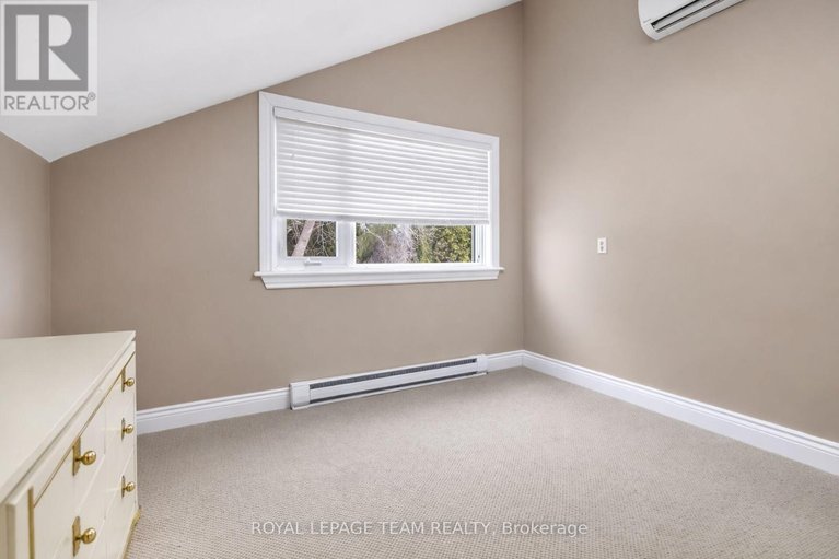 29422751/5965-rideau-valley-drive-n/manotick-south-to-roger-stevens/ottawa/ontario/K4M1B3_22