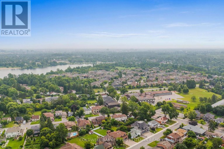 29209715/1623-claymor-avenue/carleton-heights/ottawa/ontario/K2C1T4_50