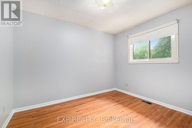 28500689/75-chesterton-drive/borden-farmstewart-farmcarleton-heightsparkwood-hills/ottawa/ontario/K2E5T5_18