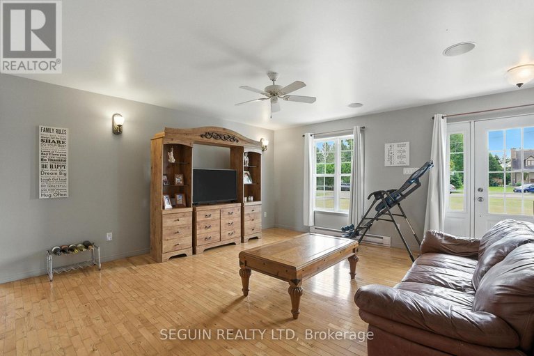 28526584/2785-pattee-road-e/east-hawkesbury-twp/hawkesbury/ontario/K6A0G3_23