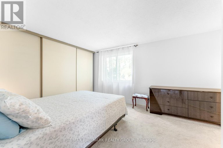 28819606/41-sovereign-avenue/craig-henrywoodvale/ottawa/ontario/K2G4W8_28