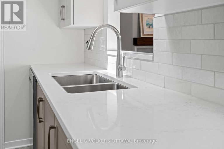 29671647/403-1-columbus-avenue/overbrook/ottawa/ontario/K1K4L1_17