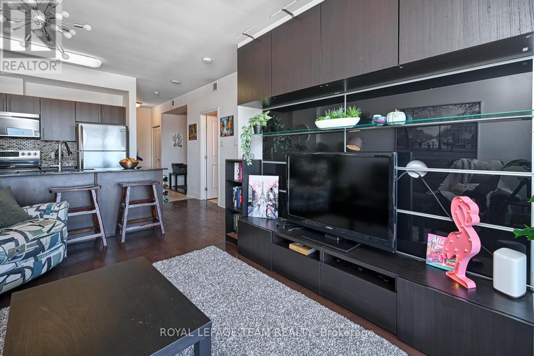 29407953/1906-90-landry-street/vanier/ottawa/ontario/K1L0A9_9