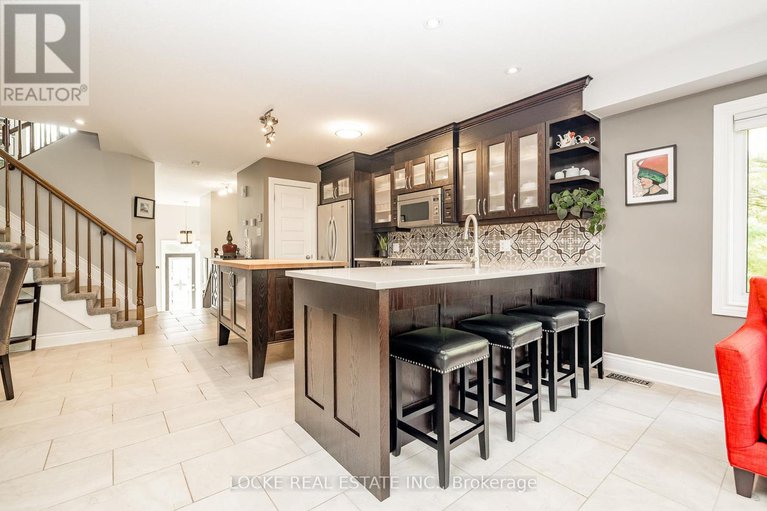 28872306/106-parkrose-private/chatelaine-village/ottawa/ontario/K4A0N8_9