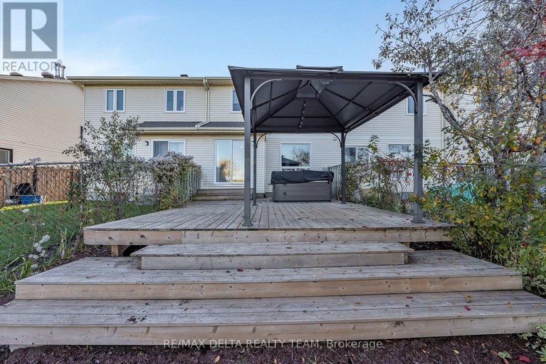 29041515/1423-caravel-crescent/bilberry-creekqueenswood-heights/ottawa/ontario/K1E3P5_31