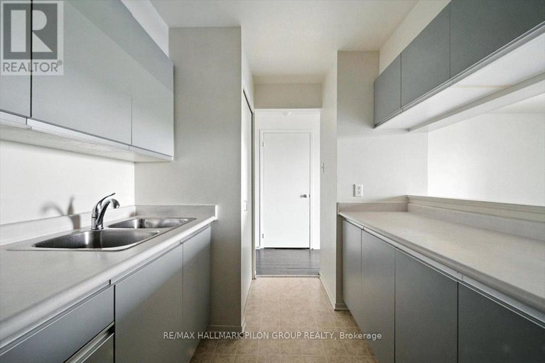 28592354/411-270-brittany-drive/viscount-alexander-park/ottawa/ontario/K1K4M3_7