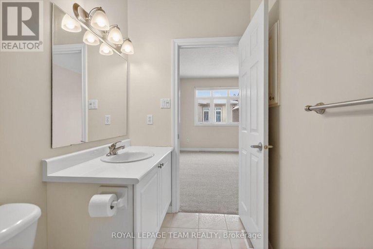 29237185/5553-doctor-leach-drive/manotick-village-manotick-estates/ottawa/ontario/K4M1L6_24