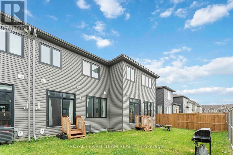 28414492/325-cosanti-drive/remainder-of-stittsville-area/ottawa/ontario/K2S2W6_37