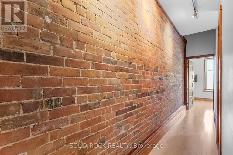 28616919/541-besserer-street/sandy-hill/ottawa/ontario/K1N6C6_16