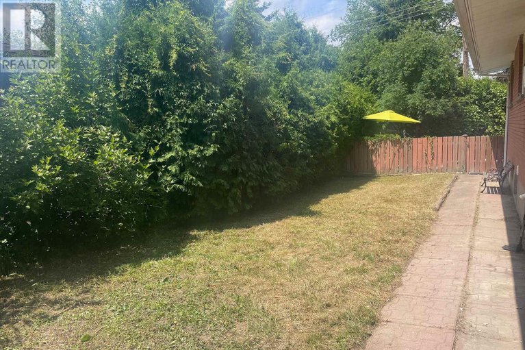 28588729/18-stinson-avenue/lynwood-village/ottawa/ontario/K2H6N1_25