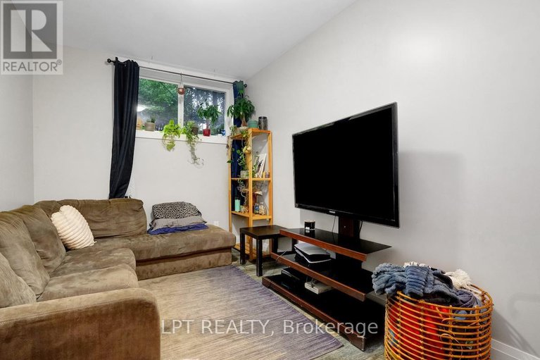 28586260/319-glynn-avenue/overbrookcastle-heights/ottawa/ontario/K1K1R9_42