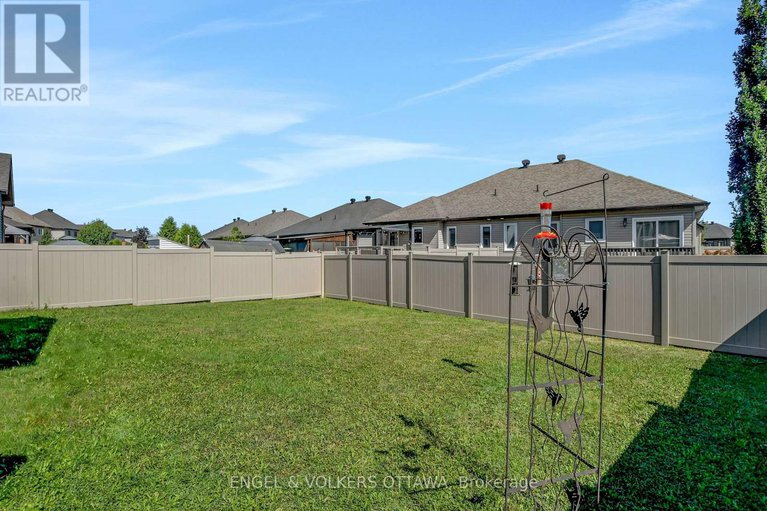 28893468/304-colmar-street/embrun/russell/ontario/K0A1W0_33