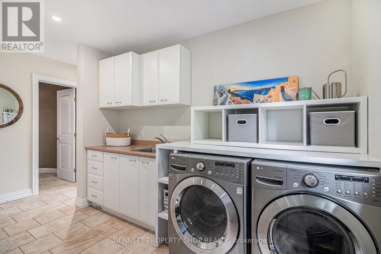 28239402/1934-lenester-avenue/mckellar-heightsglabar-park/ottawa/ontario/K2A1J9_15
