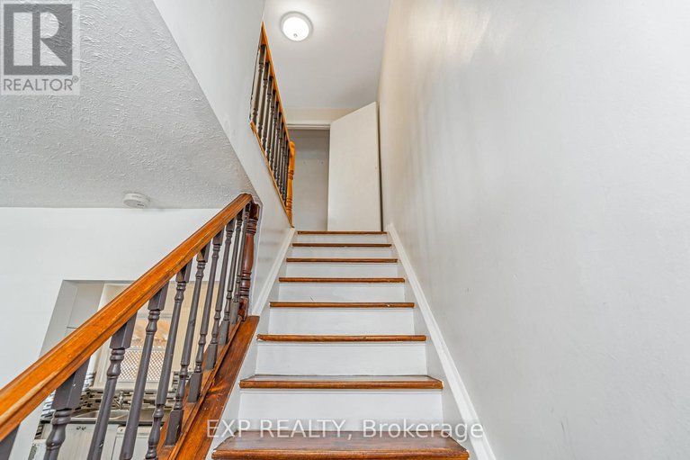 29055191/646-borthwick-avenue/castle-heightsrideau-high/ottawa/ontario/K1K2L9_12