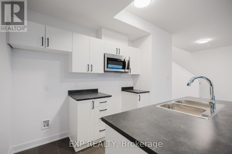 28765726/827-silhouette-private/cedargrovefraserdale/ottawa/ontario/K2J4S3_14