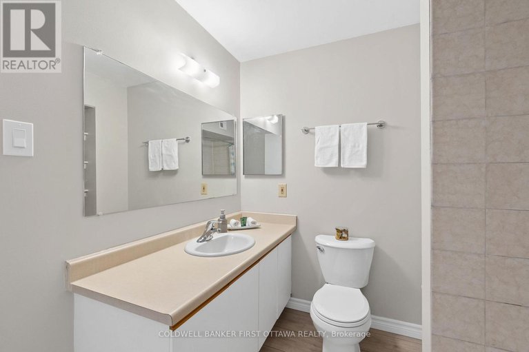 28820214/400-216-viewmount-drive/borden-farmstewart-farmcarleton-heightsparkwood-hills/ottawa/ontario/K2E7X4_30