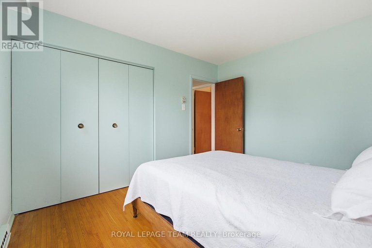 29612098/57-sullivan-avenue/meadowlandscrestview/ottawa/ontario/K2G1V1_20