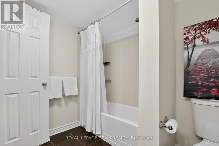 29588178/130a-lindenshade-drive/strandherd/ottawa/ontario/K2J5R5_25