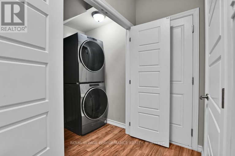 29064818/215-makadewa-private/cfb-rockcliffe-and-area/ottawa/ontario/K1K4Z9_7