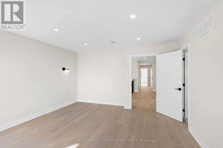 28450244/279-enclave-walk/mer-bleuebradley-estatesanderson-park/ottawa/ontario/K1W0J5_25