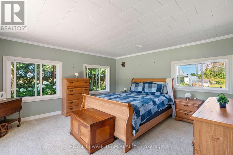 28652632/12135-county-road-2-road/south-dundas-williamsburgh-twp/south-dundas/ontario/K0C1X0_19